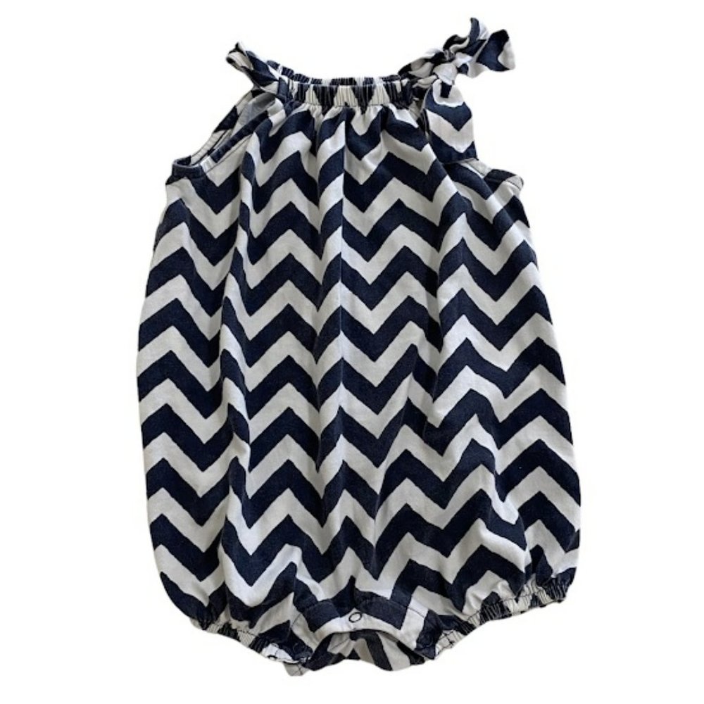 2/$20❤️ | Baby Patterned Onesie 12-18 Months